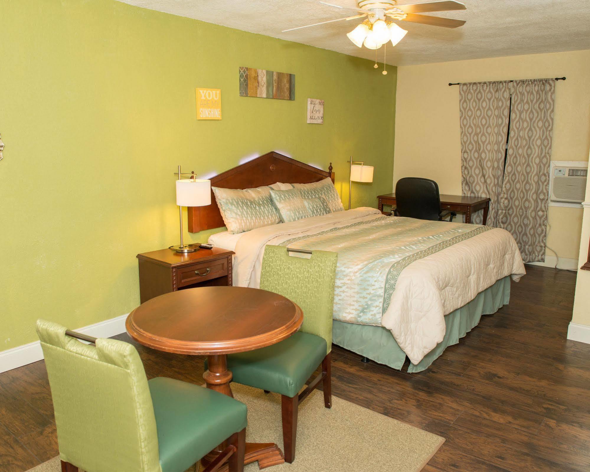 Delux Inn Clearwater Exterior photo