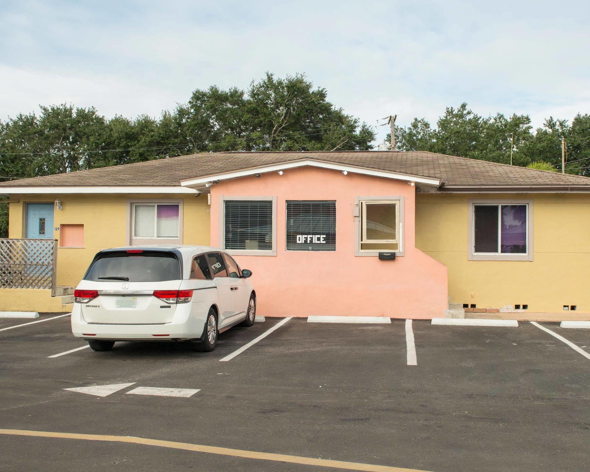 Delux Inn Clearwater Exterior photo