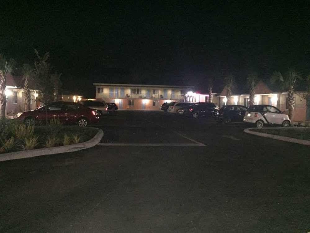 Delux Inn Clearwater Exterior photo