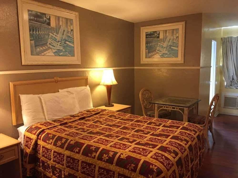 Delux Inn Clearwater Exterior photo